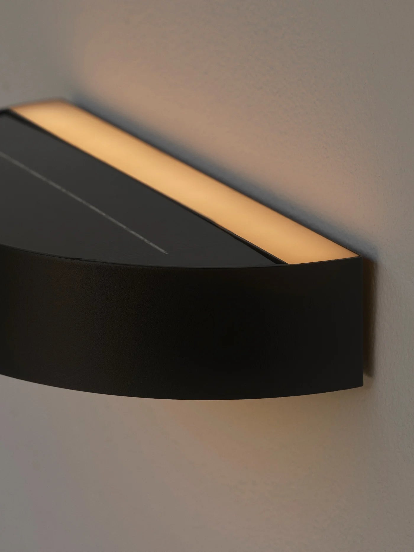 Monay Round Solar |  Wandlamp | Zwart