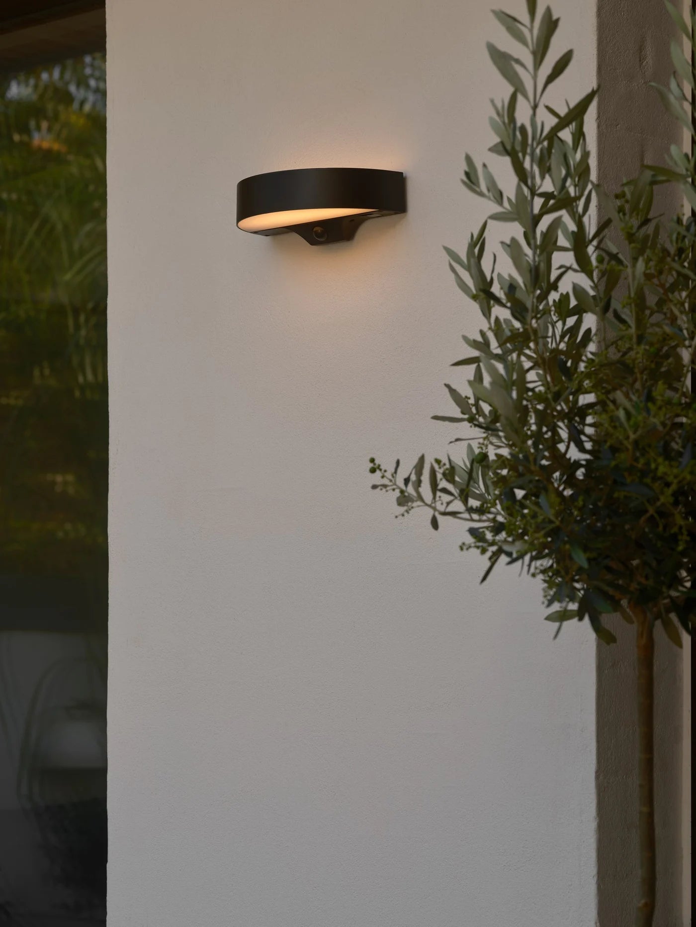 Monay Round Solar |  Wandlamp | Zwart