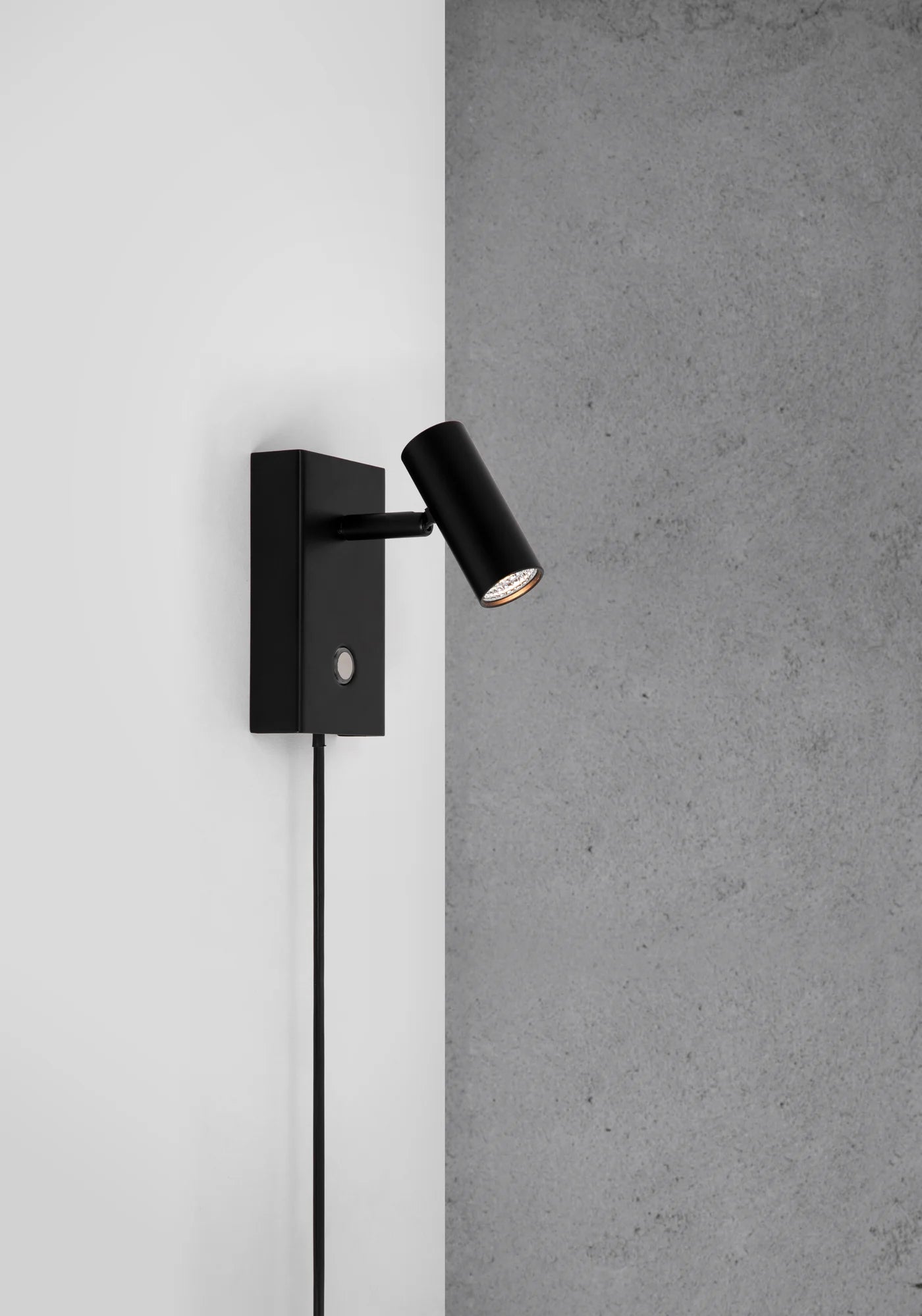 OMARI | Wandlamp | Zwart